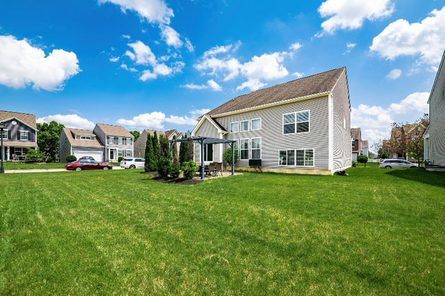 Building Photo - 6138 Longwood Dr