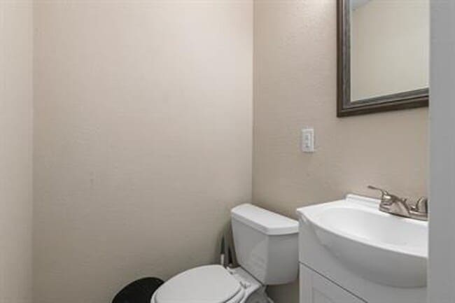 Building Photo - 222 Belray Dr