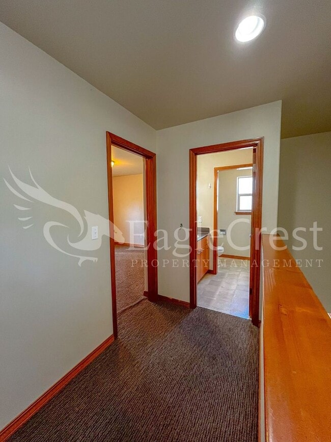 Building Photo - Large 6-Bedroom Whitman Neighborhood House; *Half Off 2nd Month Rent*