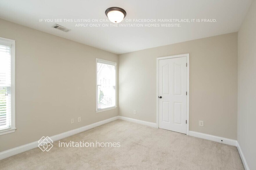 Building Photo - 114 Silver Top Dr SE