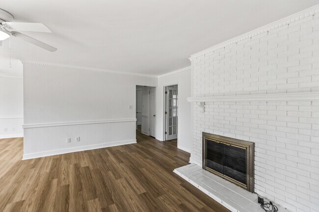 Building Photo - 2112 Leon Dr