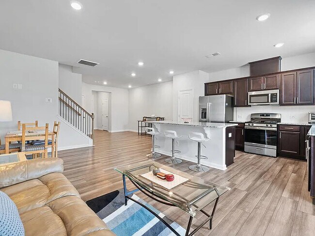 Building Photo - Lease OR Lease to Own