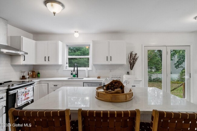 Building Photo - 9 Oxford Dr