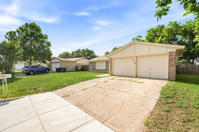 Building Photo - 616 Reveille Rd