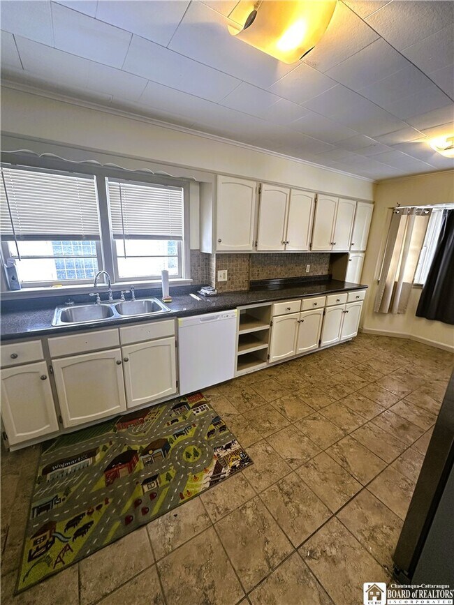 Building Photo - 481 Fairmount Ave