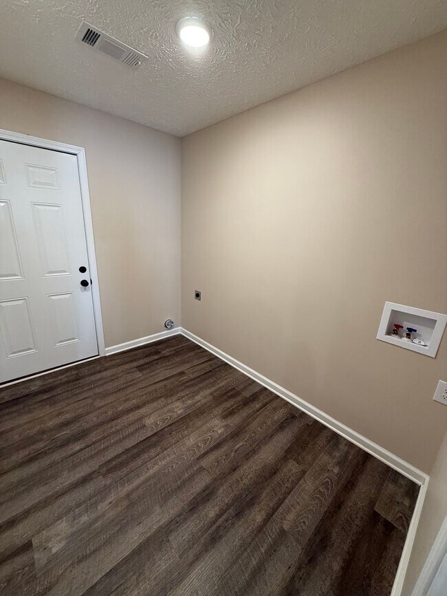 Building Photo - Nestled Tri-Plex in the Heart of Greenfield, TN