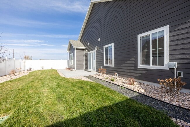 Building Photo - HOLY MOLY CHECK OUT THIS BEAUTIFUL 3 BED 2 BATH HOME IN RIGBY