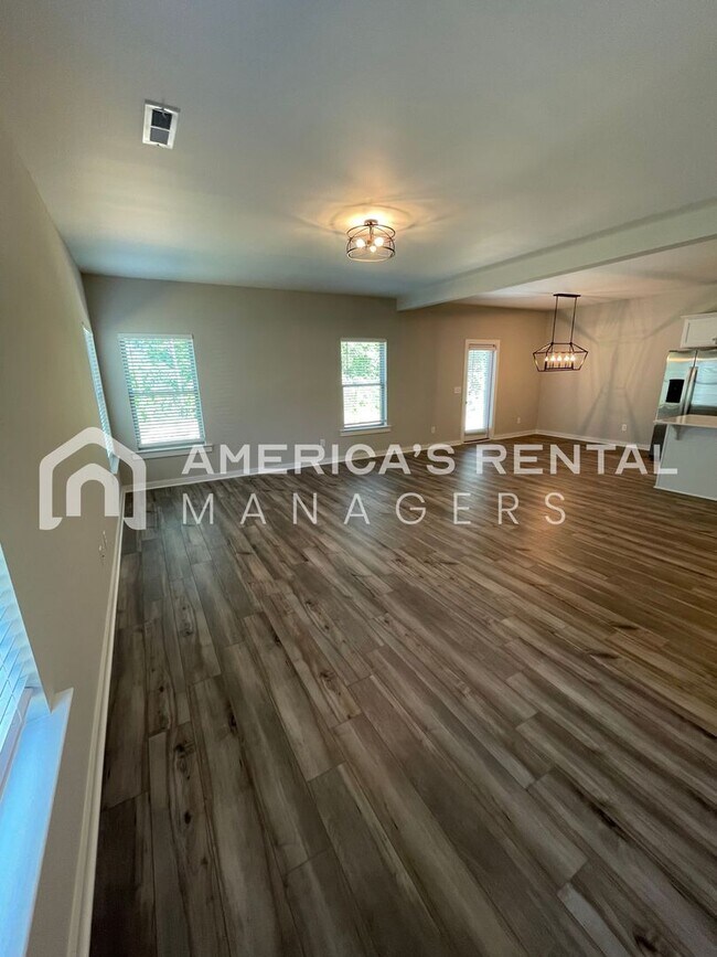 Building Photo - Home for Rent in Cullman, AL!! Available to view NOW!!! Sign a lease by 2/28 to receive HALF OFF ...