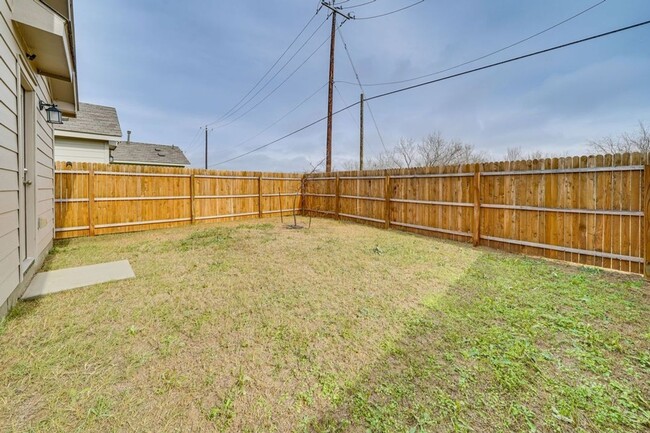 Building Photo - Charming 3BR House in San Antonio