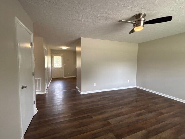 Building Photo - COMING SOON! - 2 Bedroom Duplex in Manchester!