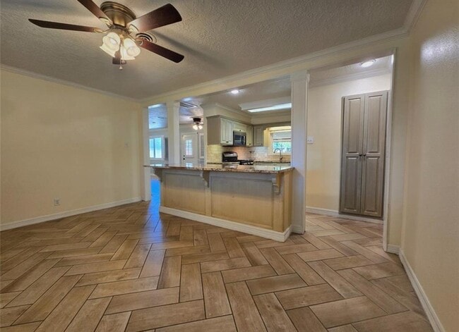 Building Photo - 2527 Willowby Dr