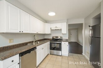 Building Photo - Spacious 2 bed 1 bath unit in Lakewood !