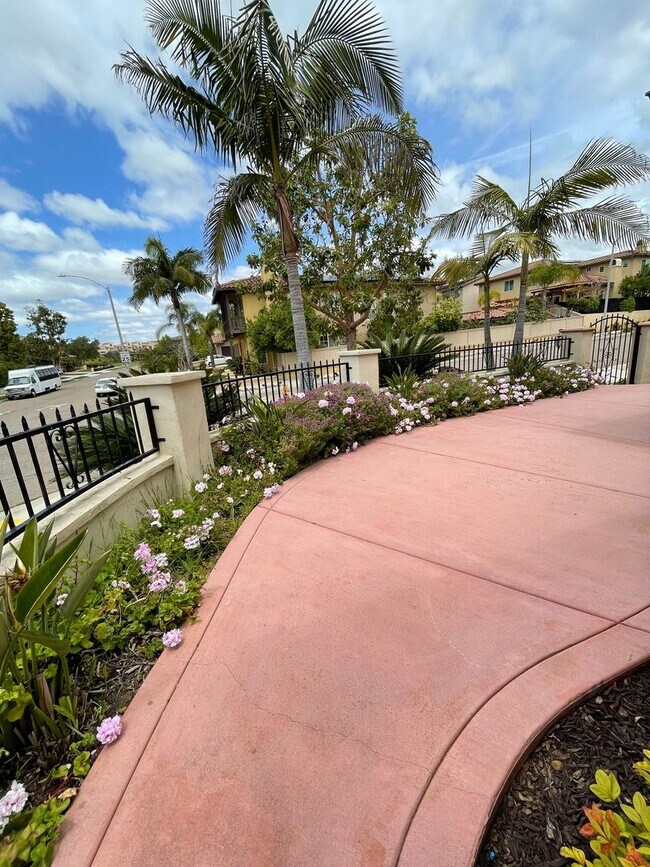 Building Photo - 9707 Deer Trail Dr