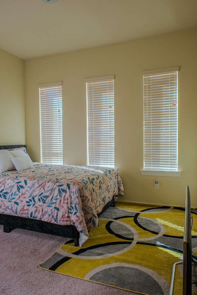 Building Photo - 14937 Tierra Mirage Ave