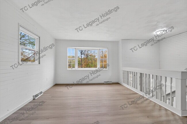 Building Photo - 320 Diamond Ave