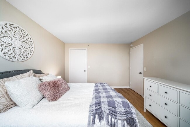 Building Photo - 700 Grove St