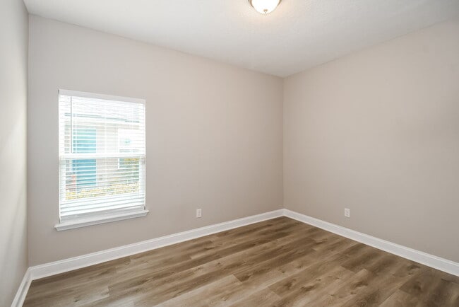 Building Photo - 151 Providence Dr