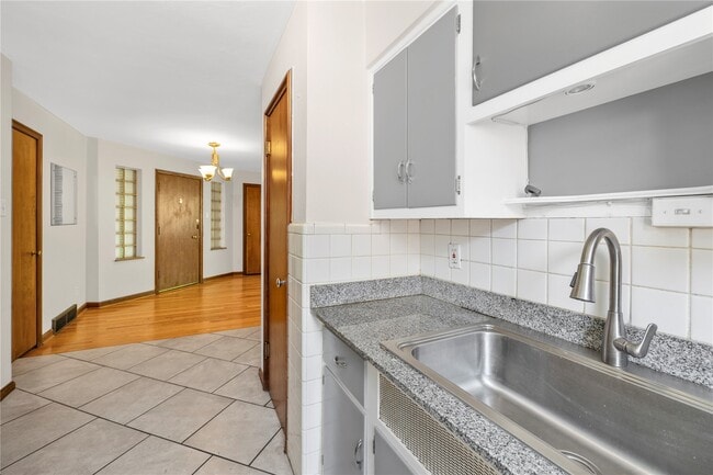 Building Photo - 4931 Jamieson Ave