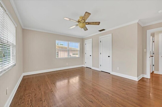 Building Photo - 2328 Woodbine Ave