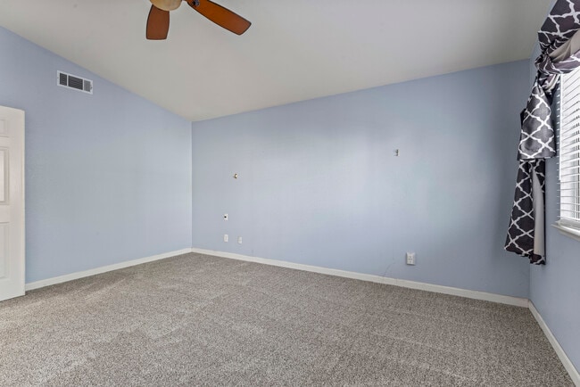 Building Photo - 2126 Sunhaven Ct