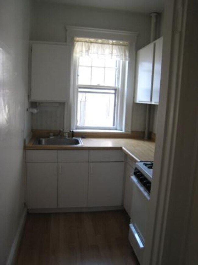 Building Photo - $2,110 Brighton Studio | Short distance to Green Line | Budget-Friendly Brighton Living