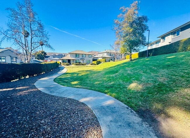 Building Photo - Stunning Townhome In Santee with Modern Fi...