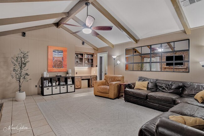 Building Photo - 7440 Camelback Dr