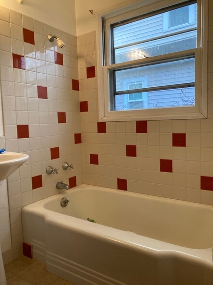 Building Photo - 6124 NE Multnomah St