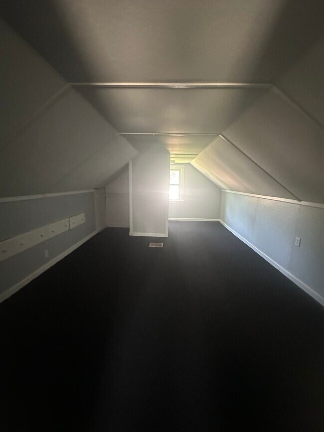 Building Photo - 529 Beecher St