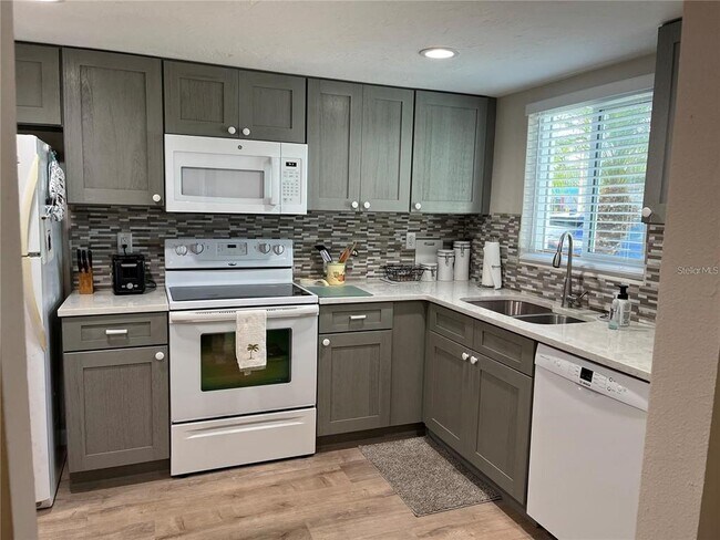 Building Photo - 2505 Flamingo Blvd