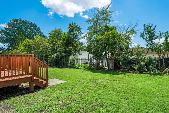 Building Photo - 8 Hayti Ln