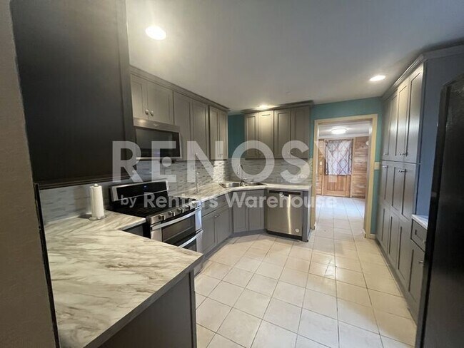 Building Photo - Charming 3-Bedroom Brick Home in North Park Hill – Spacious Yard & Finished Basement