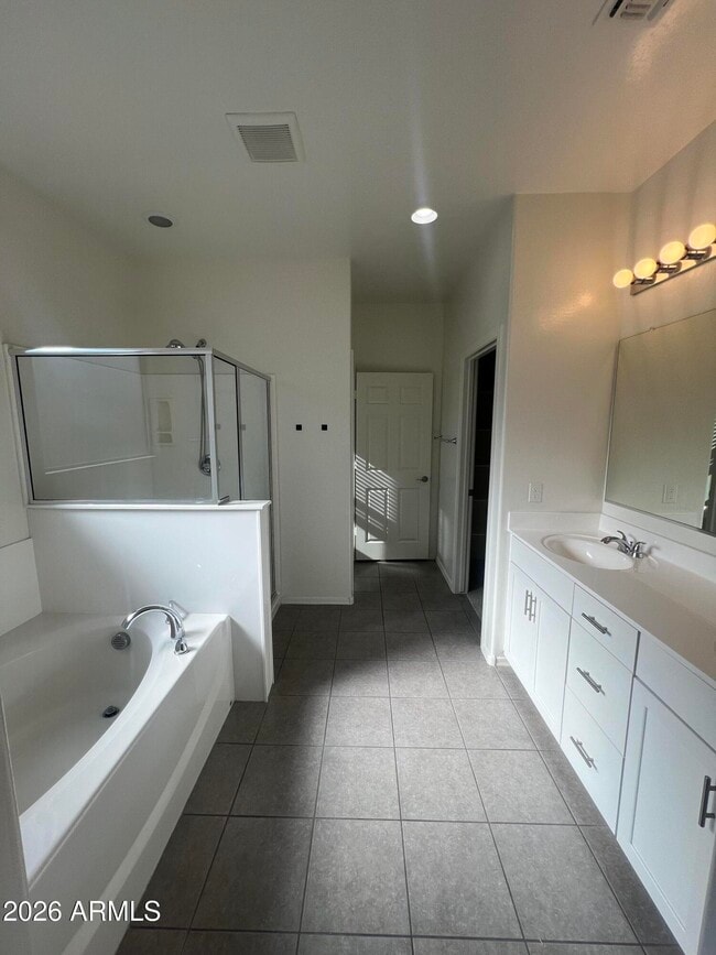 Building Photo - 739 N 156th Ln