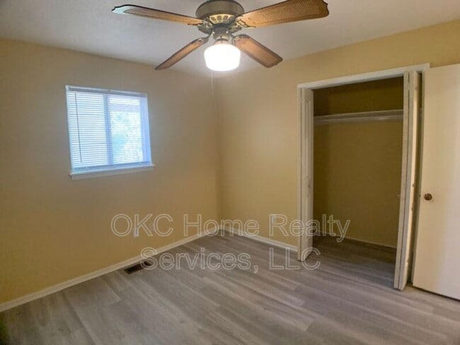 Building Photo - 2808 N Ditmer Rd