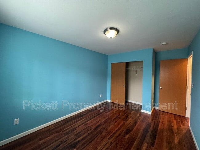 Building Photo - 3530 NE Rozene Way