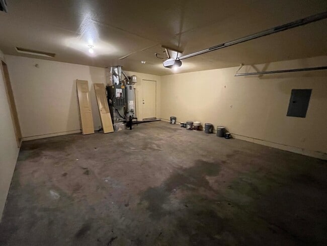 Building Photo - 3 Bed/2 Bath Single Level Home in NE Bend - Fully Fenced Backyard