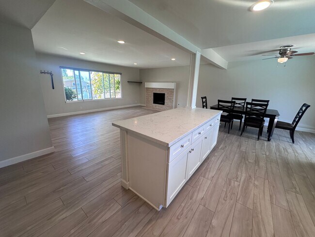 Building Photo - REDUCED! - 3 bed 2 bath fully remodeled PO...