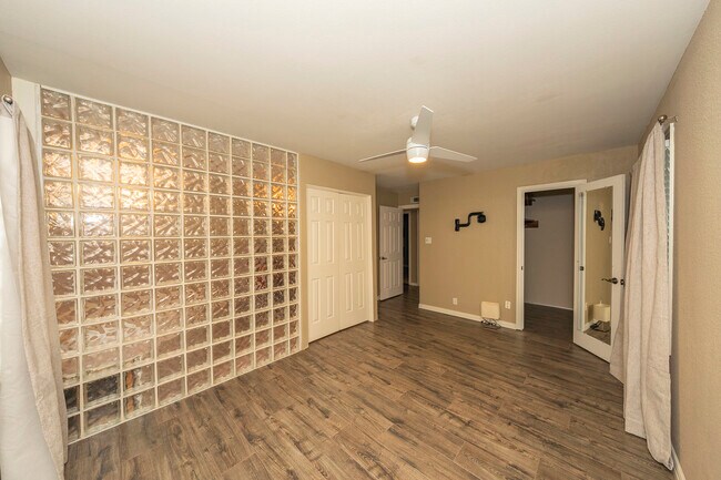 Building Photo - 821 Fontana Ave