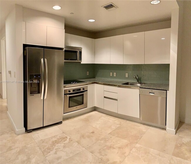 Building Photo - 1050 Brickell Ave