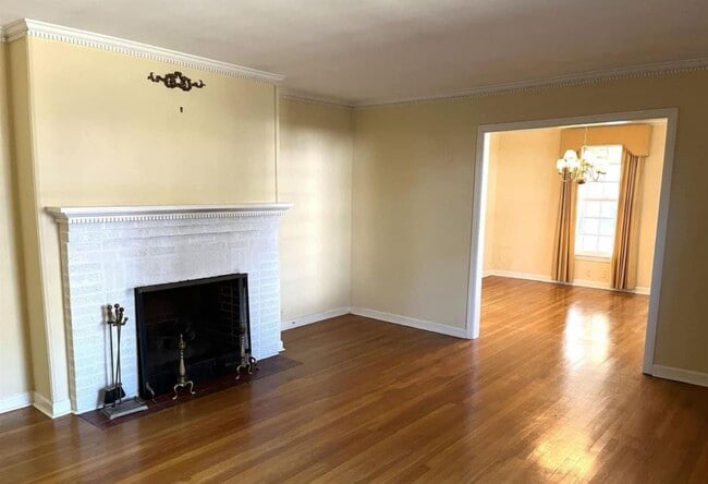 Building Photo - 3 Bed 1 Bath Brick Home - Corner Lot