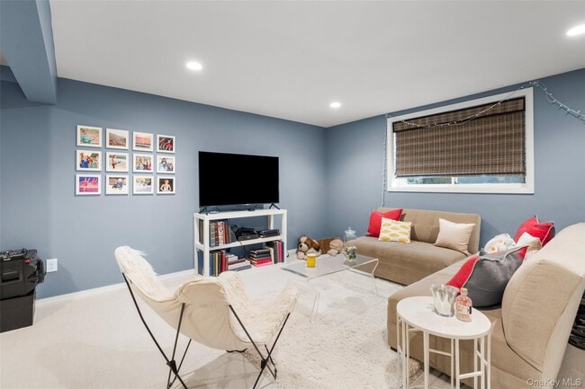 Building Photo - 341 Orienta Ave
