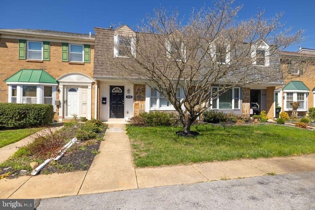 Building Photo - 3206 Emerald Pl