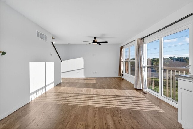 Building Photo - Modern 2-Bedroom Townhome