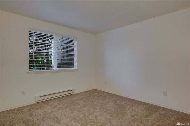 Building Photo - Charming condo at Echo Lake