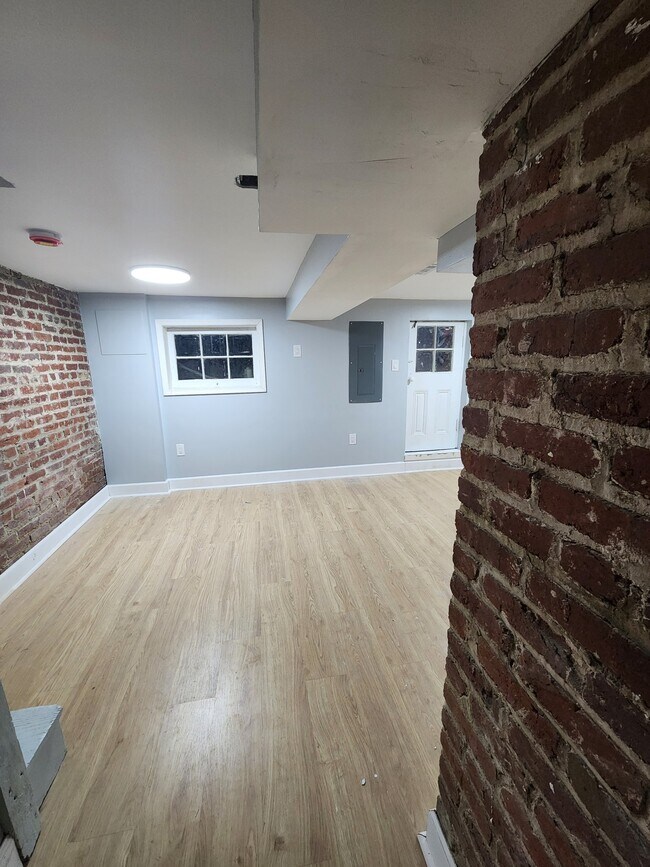 Building Photo - 1223 Staples St NE