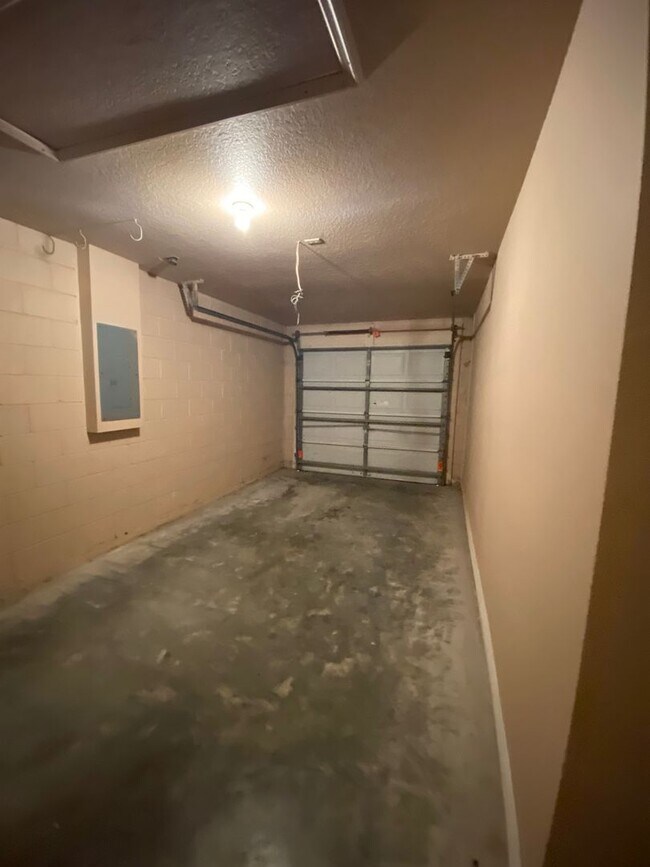 Building Photo - Pool Home for Rent