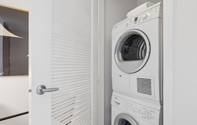 Building Photo - 55 Page St