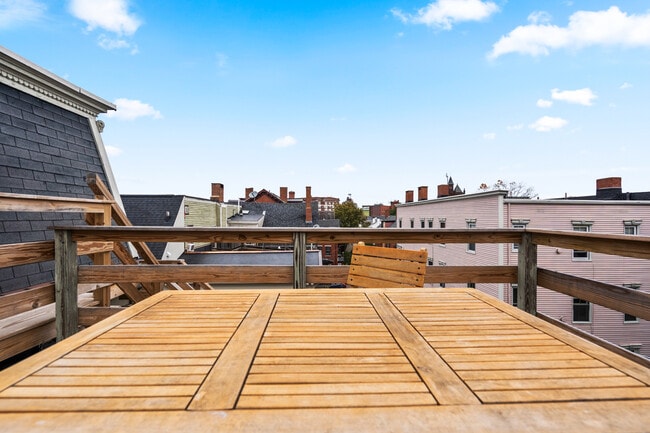 Building Photo - 34 Pine St