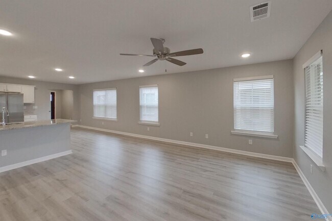 Building Photo - 394 Angela St