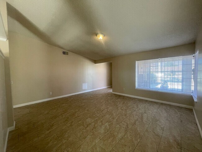 Building Photo - Victorville 4 Bedroom 2 Bathroom